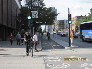 Rutgers | Cycling to work in 90 large American cities: new evidence on the role of bike paths and lanes